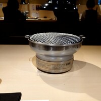 牛刺しと焼肉 仔虎 クリスロード店 - テーブルセッティング