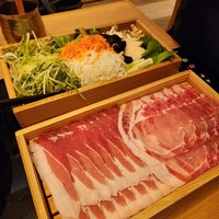 出汁しゃぶおばんざい おかか 市ヶ谷 - たっぷりの新鮮野菜とお肉