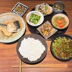 うつらうつら - 定食＋サバ塩焼き