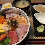 陸海喰 - 海鮮丼(並)＝990円