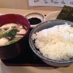 よし春 - ランチのご飯とお味噌汁