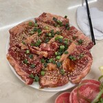 ねぎたん塩・焼肉・お食事 ジャン高山 - カルビこの日は結構厚切りだった