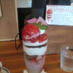 クリクリ - Wイチゴのティラミスパフェ¥1150(〜2024.4.29)