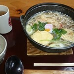 民芸茶屋 やまぼうし - 鍋焼きうどん　¥880