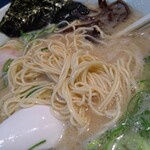博多濃麻呂 - 麺のアップ