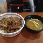 東京チカラめし - 焼き牛丼、味噌汁付き390円