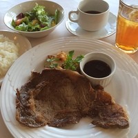 リストランテ サルーテ竹芝 - 特選牛リブロースステーキのランチ(ドリンクバー付き)1300円☆ 凄く薄いステーキでしたが意外といいお肉で美味しかったです＼(^o^)／