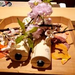 Shino Hara - 器に桜と貝のあしらい