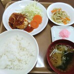 243123876 - 日替わり定食（豆腐ハンバーグ）450円