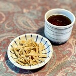 そば処 奥沢 - 揚げ蕎麦とお茶が先に提供されます