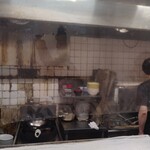 太宰府 八ちゃんラーメン - 厨房。