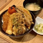 新潟カツ丼 タレカツ - 野菜カツ丼980円を大盛120円