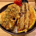 新潟カツ丼 タレカツ - 新潟では食べれ無い野菜カツ丼