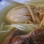 塩そば専門店 桑ばら - 秋刀魚香油の塩と馬刺しユッケ丼の定食