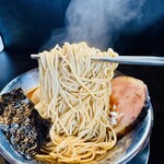 RAMEN HITONI YASASHIKU - 【辛魚こってり（大辛）＝低加水ストレート細麺】