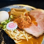 RAMEN HITONI YASASHIKU - 【辛魚こってり（大辛）＝辛粉】