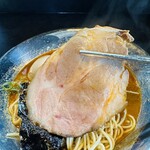 RAMEN HITONI YASASHIKU - 【辛魚こってり（大辛）＝チャーシュー】
