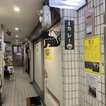 げんきスパイスカレー KIKI - 本町界隈らしい建物感