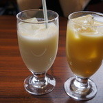 本格インド料理 MINA - ラッシーとマンゴラッシー