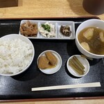 麦＋ - 500円朝食全景