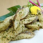 Deep-fried Japanese yam with salted seaweed / Deep-fried small shrimp / Deep-fried cartilage each