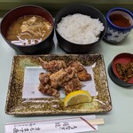 鯉とうなぎのまるます家 - 鶏の唐揚げ+ご飯セット ¥850