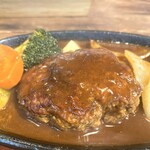 TOKYO CLASSIC CAMP CAFE - ハンバーグアップ。ふっくらした焼き上がり。