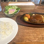 TOKYO CLASSIC CAMP CAFE - 「100%ビーフ煮込みハンバーグ」全景