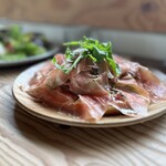 KULM - 大原の野菜と生ハムのピザ