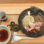 飯田商店 - このビジュアル！何度見ても芸術！