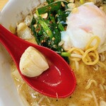 北海道ラーメン 赤レンガ - 丸ごと茹でにんにくがホクホクでおいしいのです