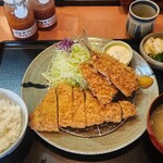 Tonkatsu Tonkyuu - 季節メニューからやまと豚ロース&アジフライ定食のご飯はコシヒカリ汁物は豚汁