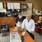 大黒屋 - 嫌がるおかみさんを説き伏せるお姿