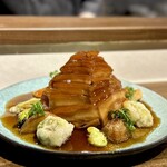 中華ダイニング 一途一心 - ピラミッドおおおおおお！5歳くらいの時に家族旅行でエジプトに行った時に見たやつ思い出した。あれよりずっと潤ってるけど。つーかこれ作る技術すげえなw手間かかりまくってること想像すると心も満足よね。