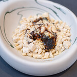 プレゼンテ スギ - 2024.4 信玄餅！？（フレンチトースト、マイナス40℃で砕いたフォアグラのテリーヌ、煮出した葡萄とサクラケムシの糞のソース）