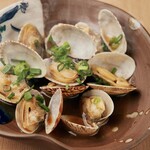 Grilled clams with rich butter