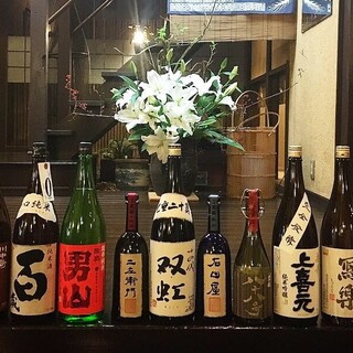 「十四代」をはじめとする当店ならではの日本酒や焼酎を取り揃え
