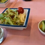 プティ ポワ - サラダとピクルス