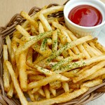 Various types of fries (green seaweed, consommé, wasa beef, columno, mentaiko mayo)