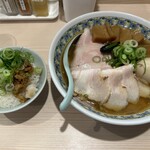 Marue- Ramen - 特製あっさりラーメン 大 ¥1,300
                        ネギニンニク背脂ライス ¥300