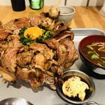 肉料理 まつざか - ランチ限定 炭焼豚丼 逆写真詐欺 上部より