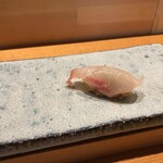 鮨 しゅんぺい - 鯛の昆布締め