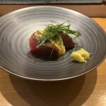 鮨 しゅんぺい - 鰹刺身(凄く良い香りの海苔が添えてあります)