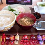 すき家 - ベーコンエッグ定食納豆