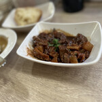 赤白 ホワイティ梅田店 - 牛すじとトリッパの煮込み 赤ワイン八丁味噌ソース