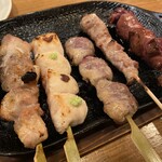 やきとりあそび邸 - 焼き鳥盛合せ5本(モモ、ササミ、ハツ、セセリ、レバー)