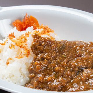 Our proud curry with plenty of vegetables and meat! Lunch comes with soup ♪