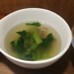 キッチン ブルー グローブ - ほうれん草と茸のスープのアップ
