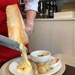 湯島天神横ラクレットグリル チーズ料理＆スイスワインのお店 - 