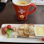湯島天神横ラクレットグリル チーズ料理＆スイスワインのお店 - 